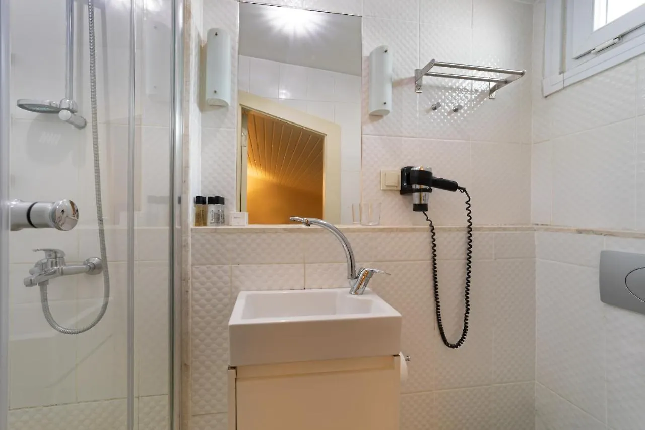 Meroddi Galata Flats Istanbul Apartment